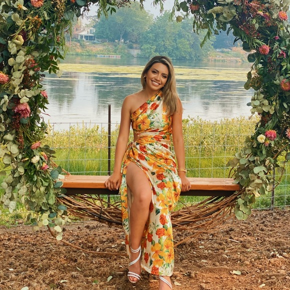 MEET YOUR POSHER, MARINA. ✨ - Picture 3 of 3